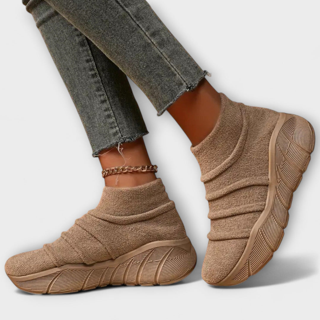 Comfortable sports shoes