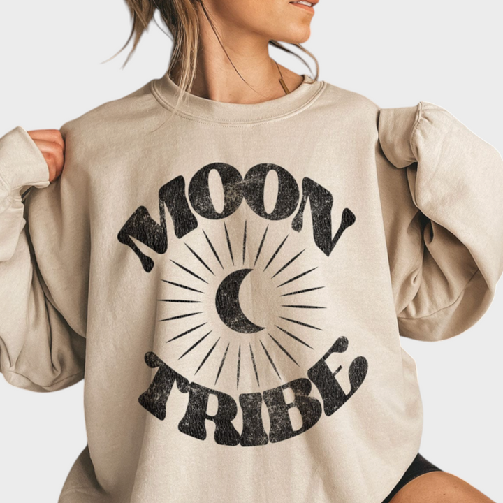 Stefanie | Lunar Essence Fleece džemperis – Moon Tribe grafiskais džemperis