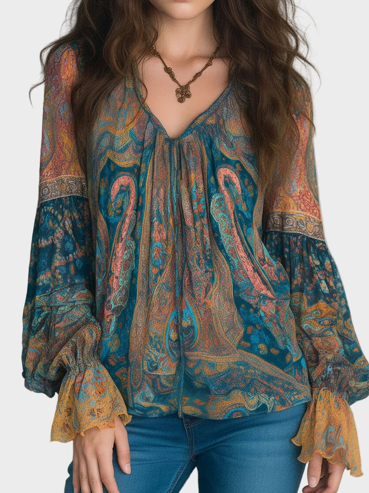 Alina | Boho Šifona Blūze ar Rakstiem Zilā-Zaļā (Teal) un Dzintara (Amber) Krāsā ar Rūtiņām Piedurkņu Galos
