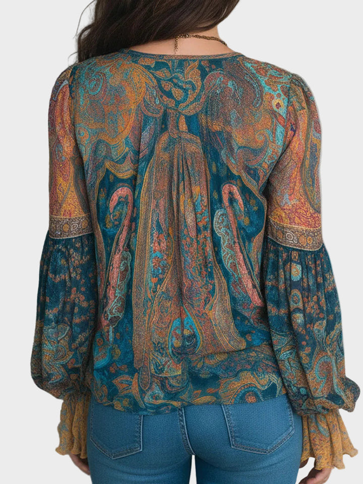 Alina | Boho Šifona Blūze ar Rakstiem Zilā-Zaļā (Teal) un Dzintara (Amber) Krāsā ar Rūtiņām Piedurkņu Galos