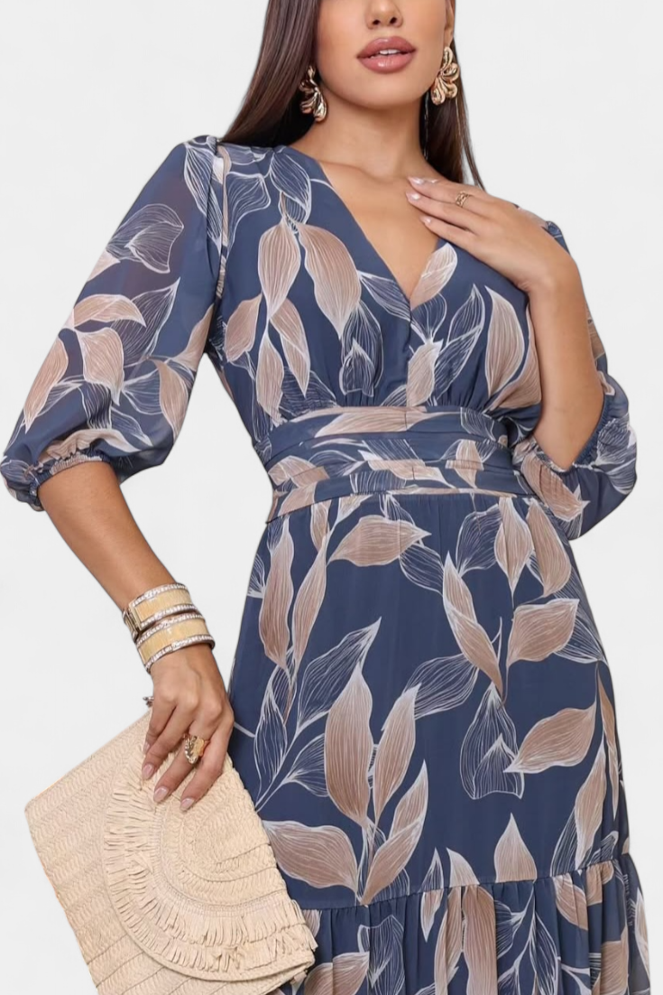 Aīša Garā Ziedu Kleita ar Gaisīgu Siluetu un Lapu Motīvu