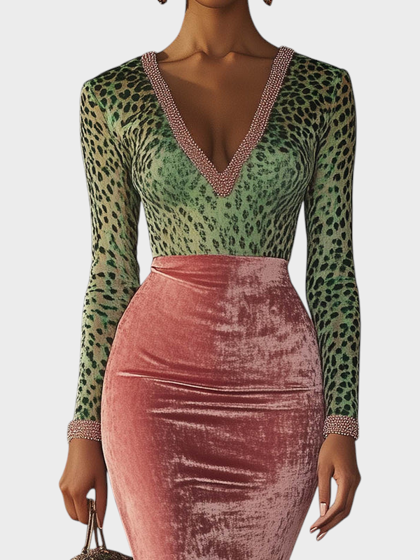 Regitze | Rozā Samta Bodycon Kleita ar Pārlikumiem un Leoparda Rakstu