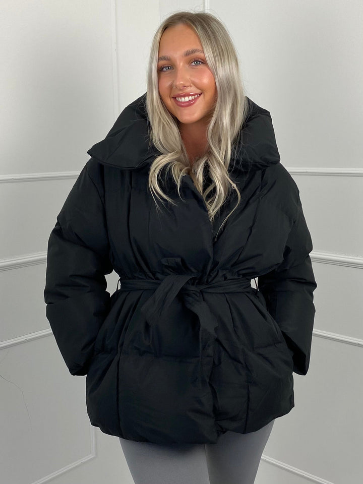 Karyl - Īsa jaciņa ar jostu un kabatām