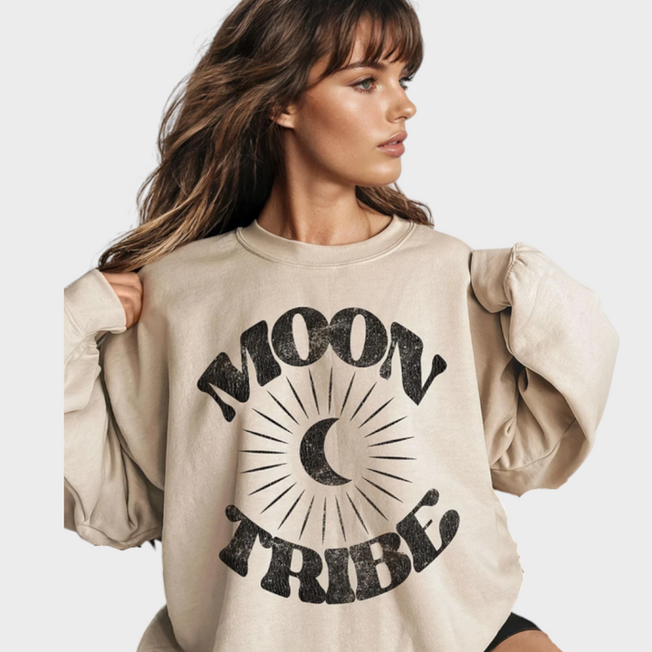 Stefanie | Lunar Essence Fleece džemperis – Moon Tribe grafiskais džemperis