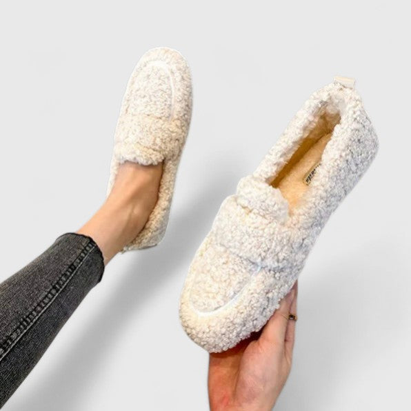 Siltas slip-on kurpes ar elegantu dizainu