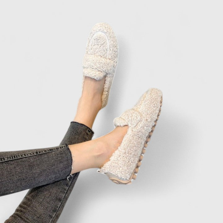 Siltas slip-on kurpes ar elegantu dizainu