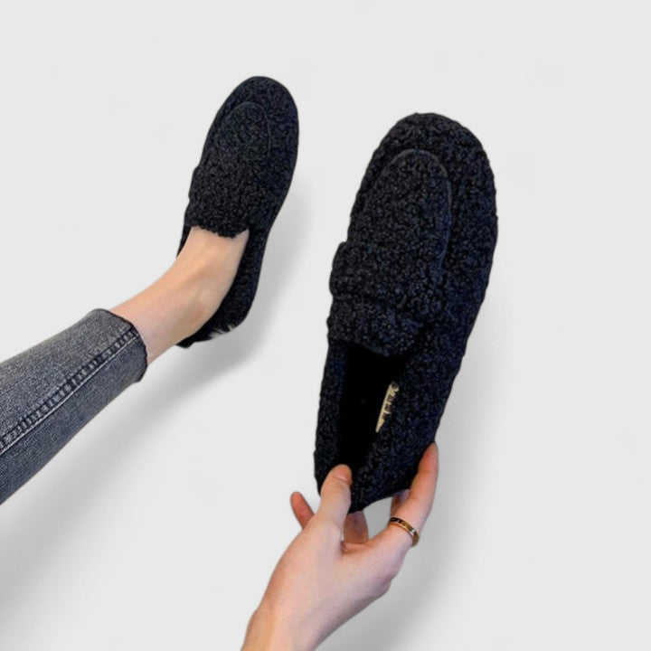 Siltas slip-on kurpes ar elegantu dizainu