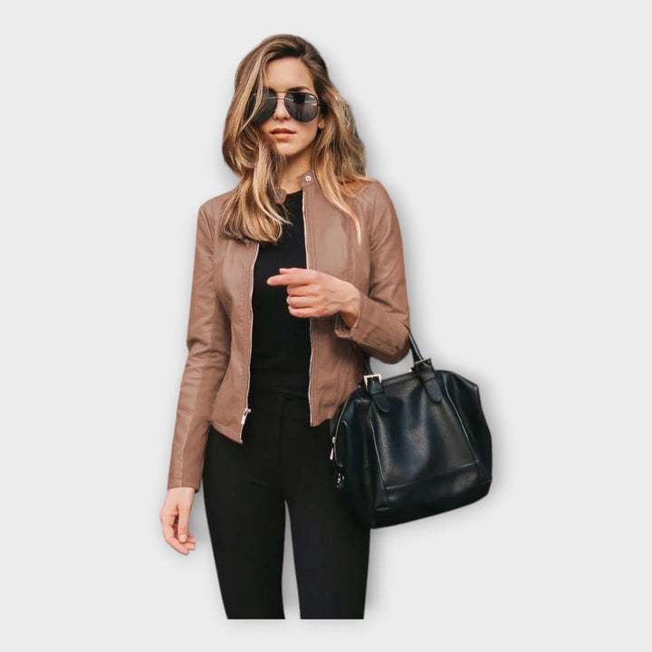 Ādas Jaka ar Mūsdienīgu Līniju