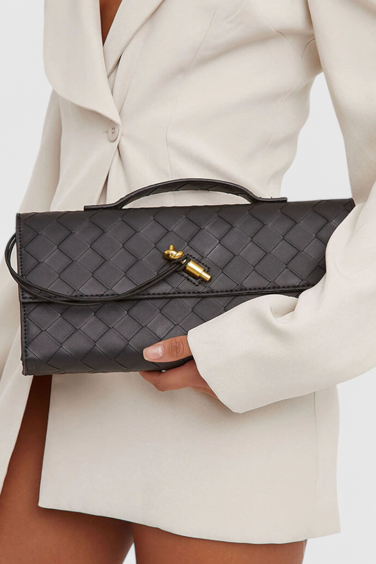 Melanie Clutch soma ar zelta mezglu detaļu