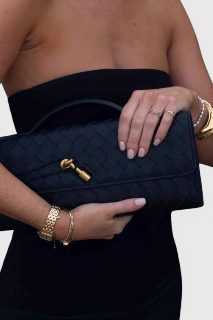 Melanie Clutch soma ar zelta mezglu detaļu