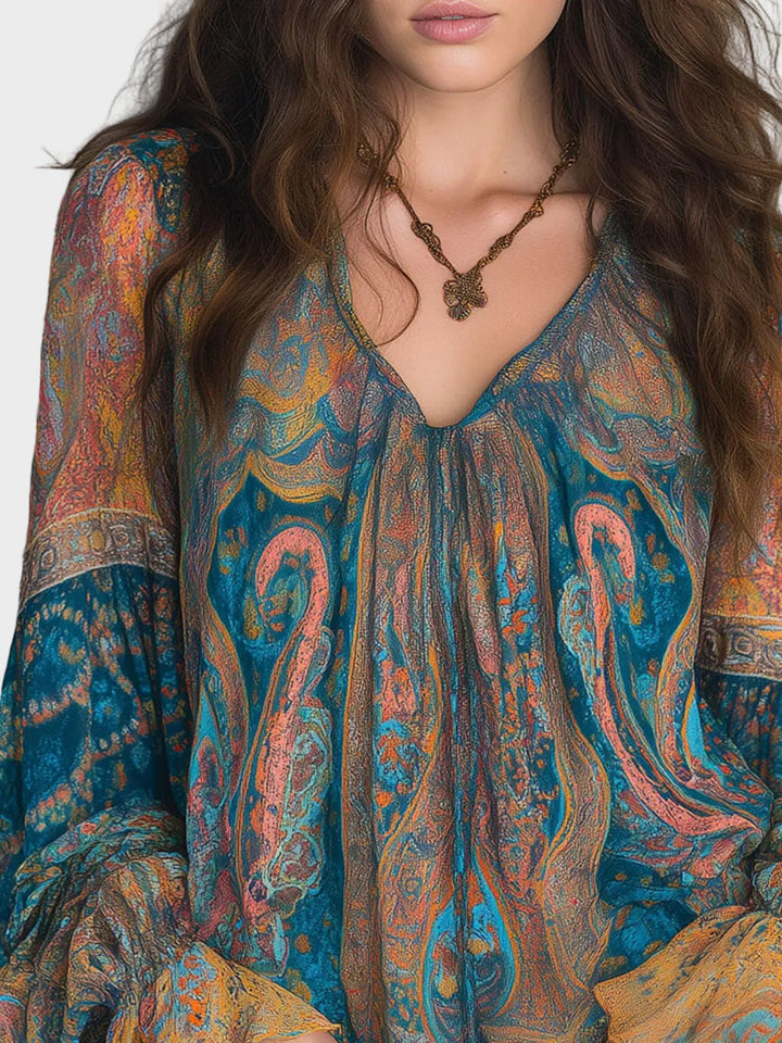 Alina | Boho Šifona Blūze ar Rakstiem Zilā-Zaļā (Teal) un Dzintara (Amber) Krāsā ar Rūtiņām Piedurkņu Galos