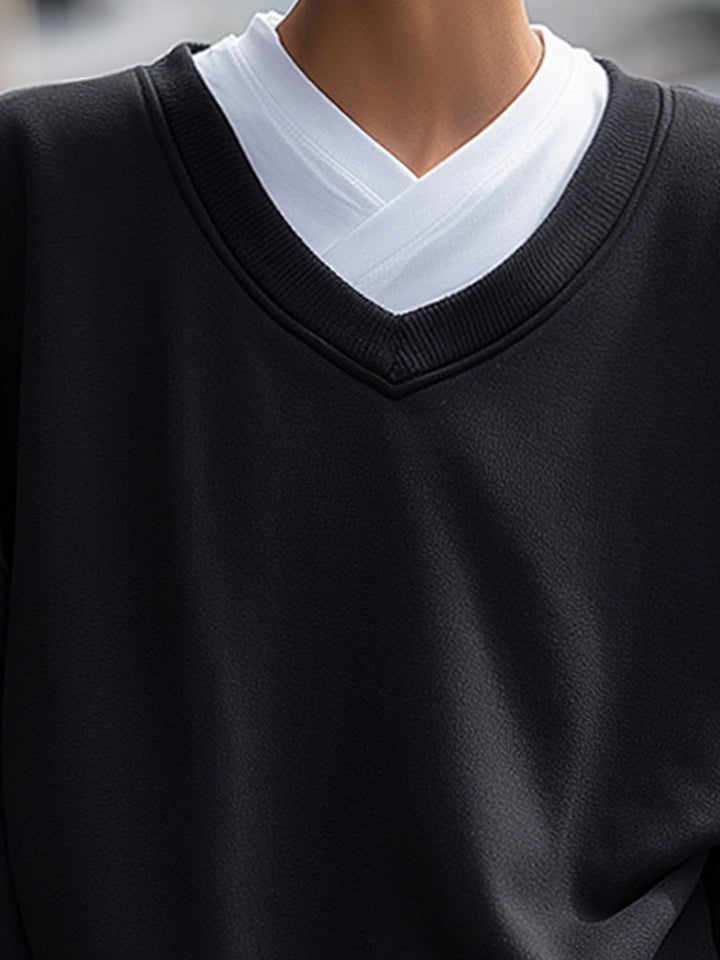Leslie | Melns divdaļīgs adījums ar V veida kakla izgriezumu un slāņotu plašu siluetu
