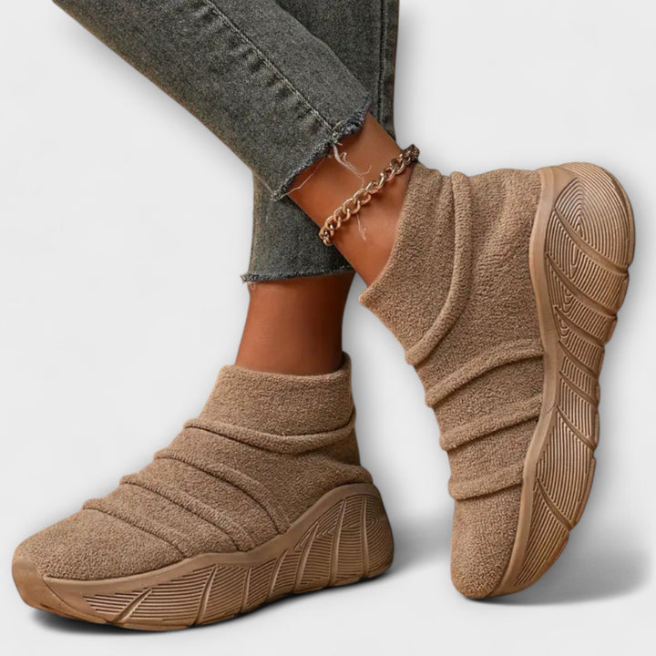 Comfortable sports shoes
