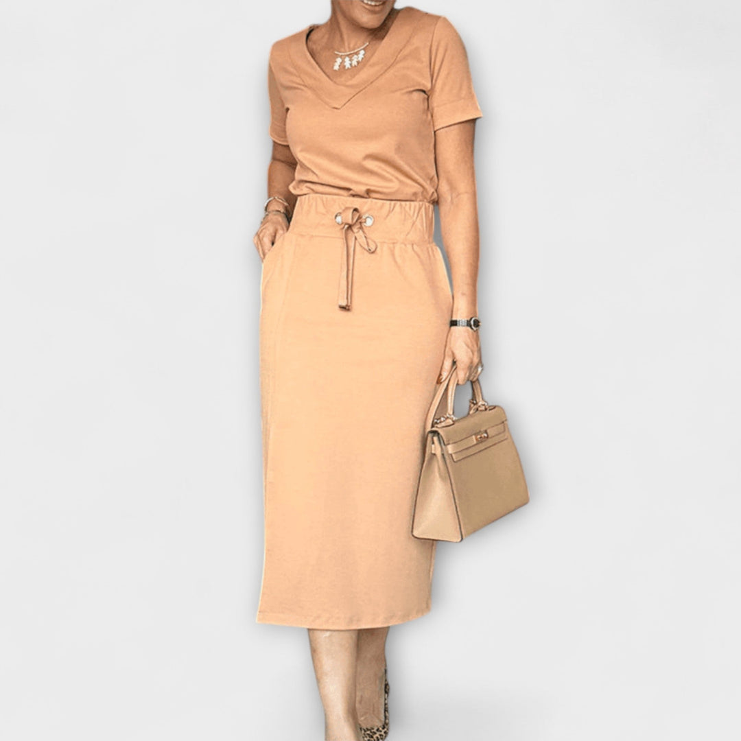 Danielle - Elegants tops ar V veida kakla izgriezumu un svārkiem